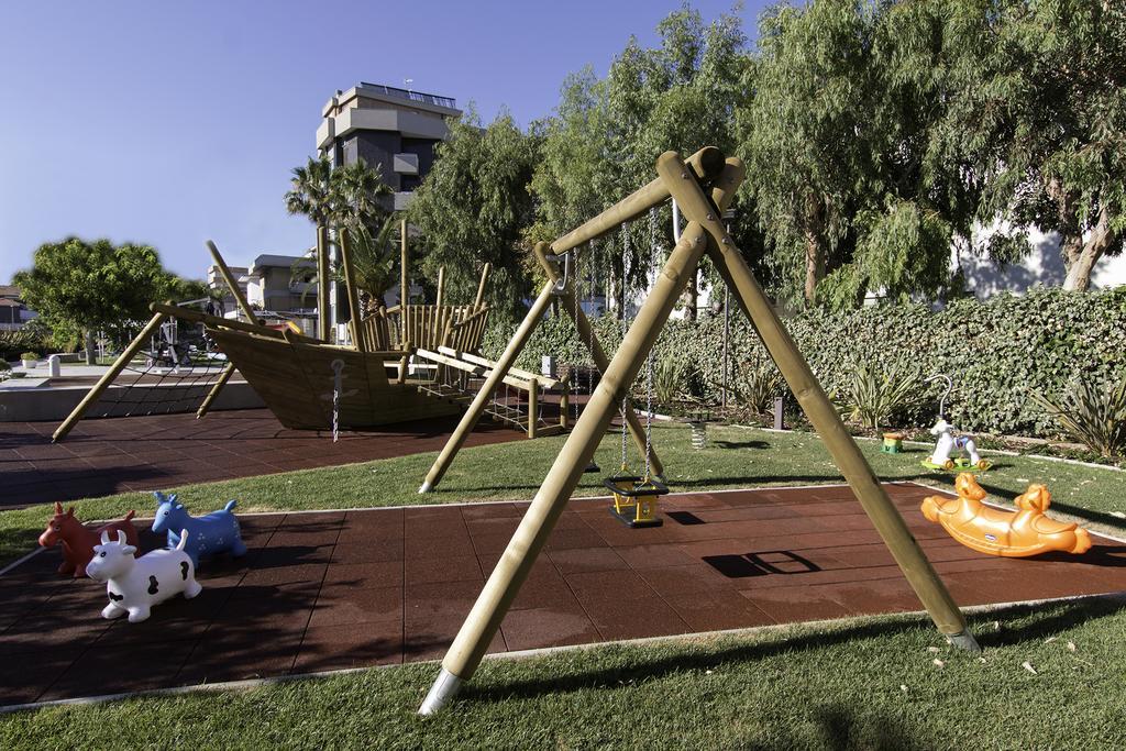 Hotel Eden Alba Adriatica Bagian luar foto