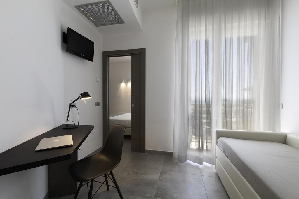 Hotel Eden Alba Adriatica Bagian luar foto