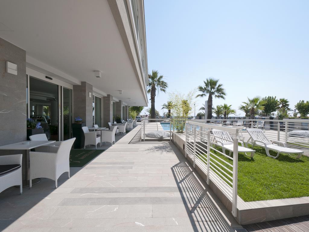 Hotel Eden Alba Adriatica Bagian luar foto