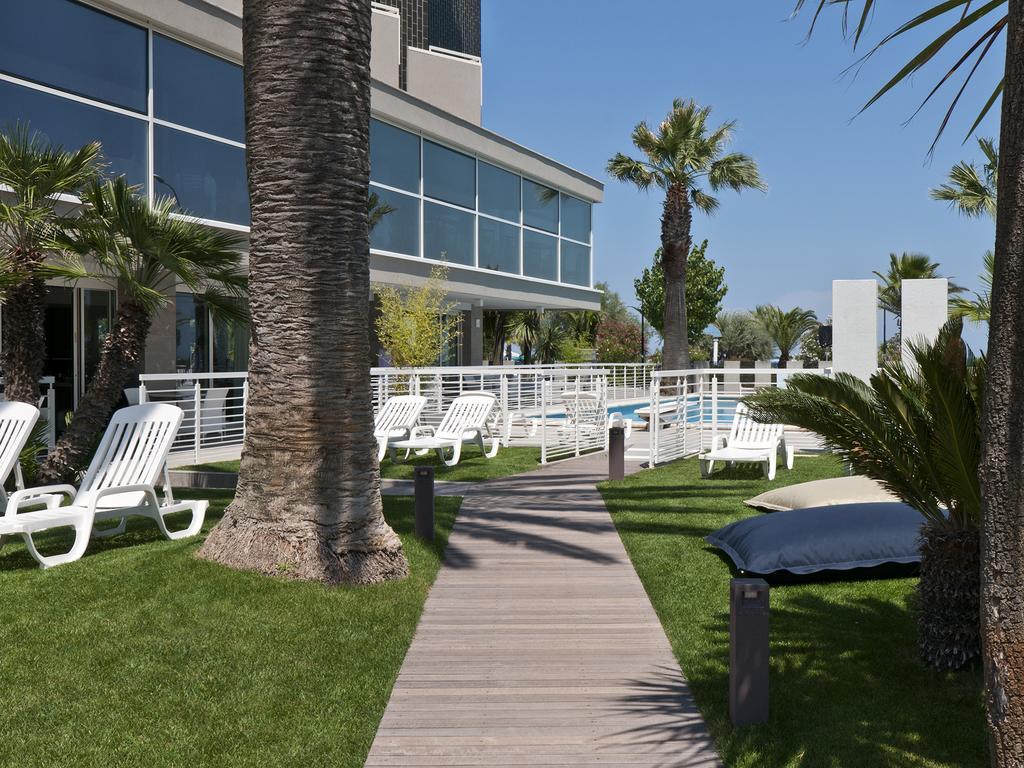 Hotel Eden Alba Adriatica Bagian luar foto