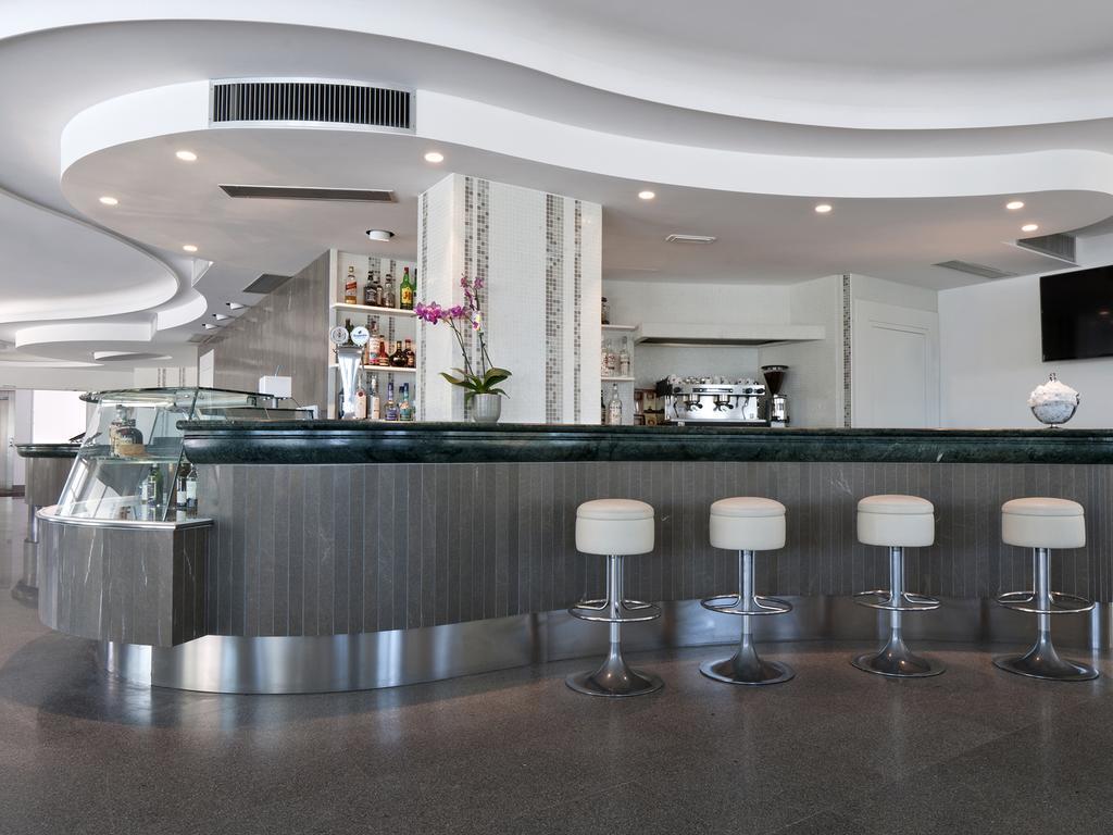 Hotel Eden Alba Adriatica Bagian luar foto