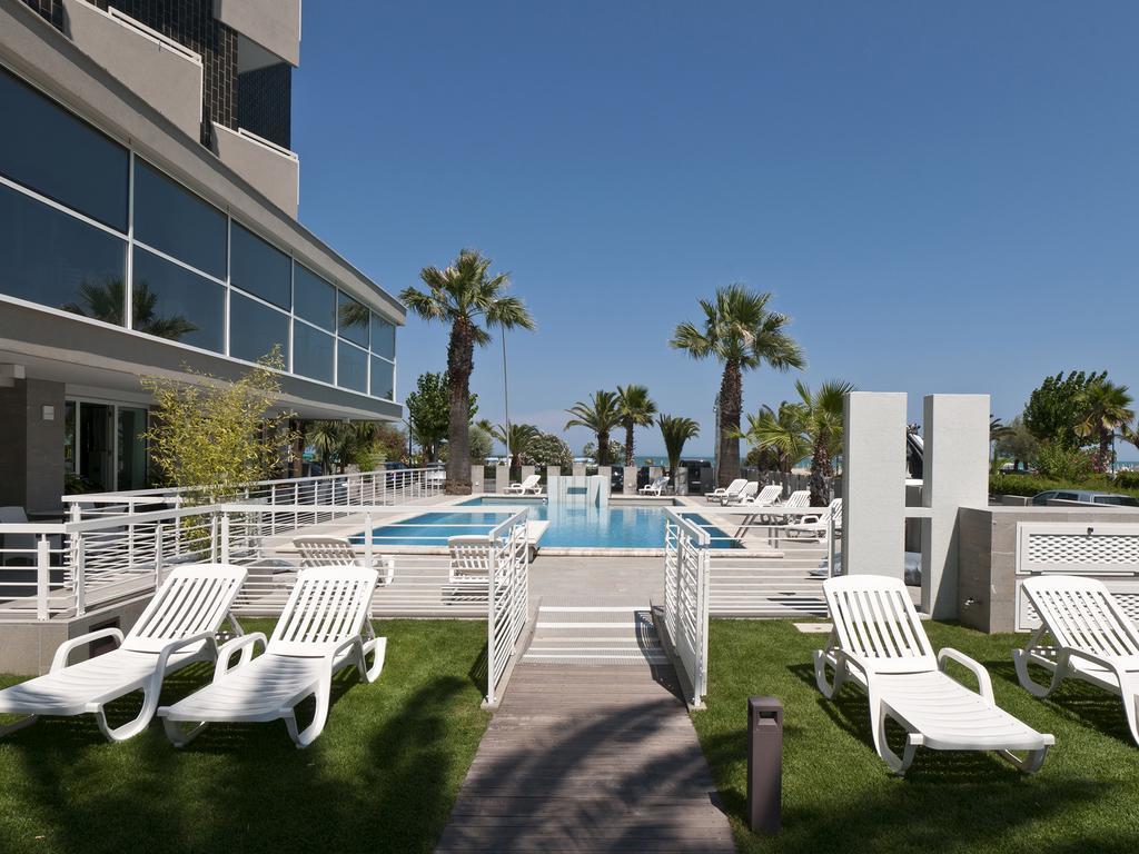 Hotel Eden Alba Adriatica Bagian luar foto
