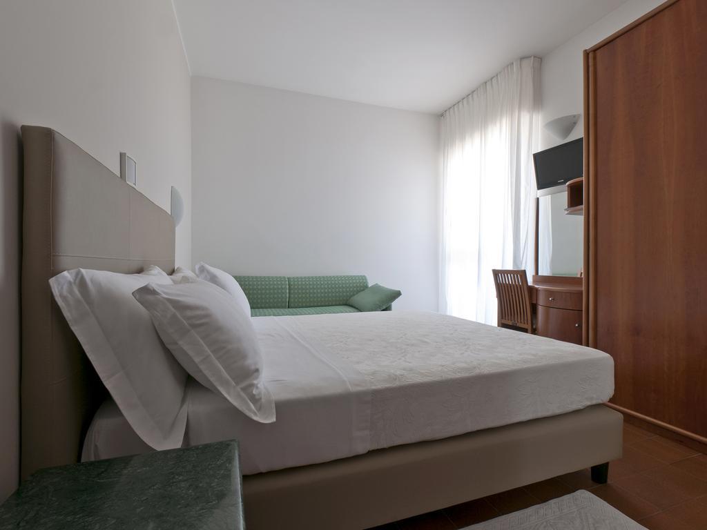 Hotel Eden Alba Adriatica Ruang foto